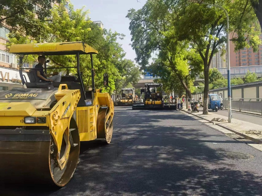 郑州市政道路混凝土路面摊铺机应用注意事项