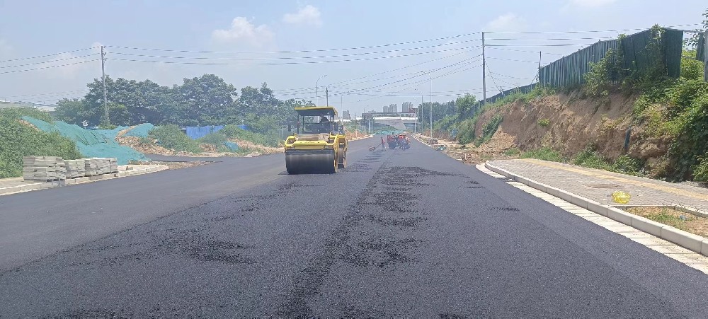 郑州新密沥青路面横接缝处理——新密沥青路面